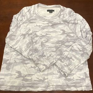 Sanctuary Gray Camo print Sweatshirt, Sz XL, EUC, super soft, lightweight top